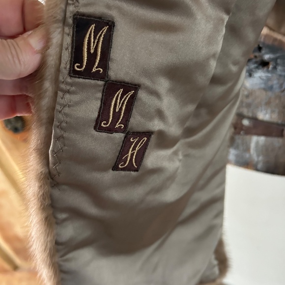 Women's Vintage Eatons Fur Salon Fur Shawl - Picture 4 of 4